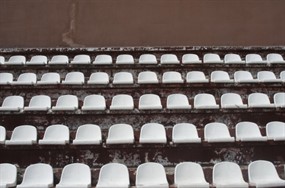 白色观众椅图片